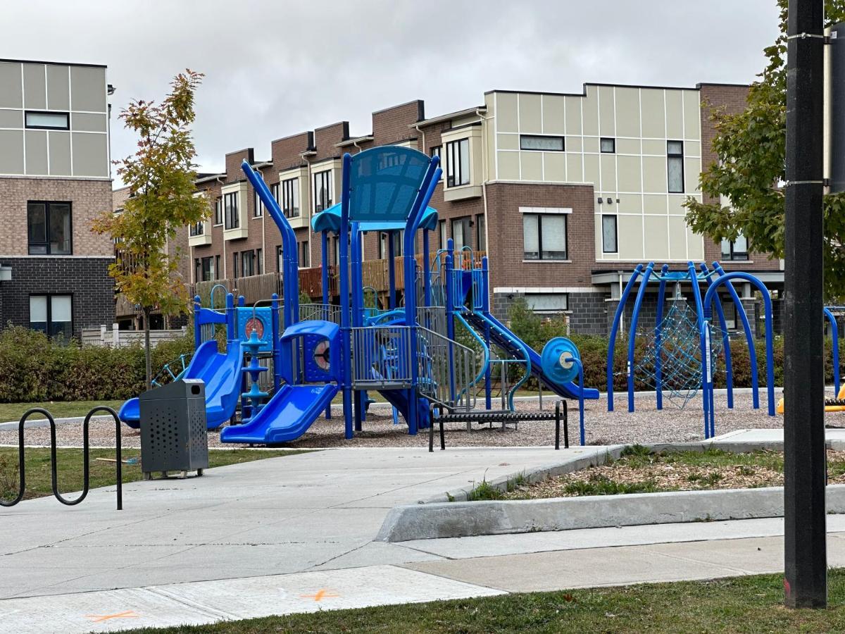 Modern Townhouse, Vaughan, Ontario, Canada מראה חיצוני תמונה
