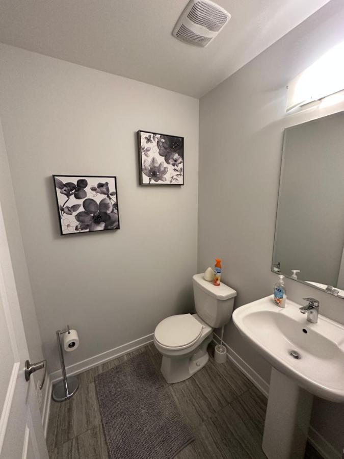 Modern Townhouse, Vaughan, Ontario, Canada מראה חיצוני תמונה